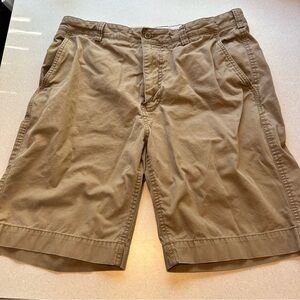 Men's Cremieux 34 classic flat front Tan Shorts 9 1/2 inseam Great preowned D-17